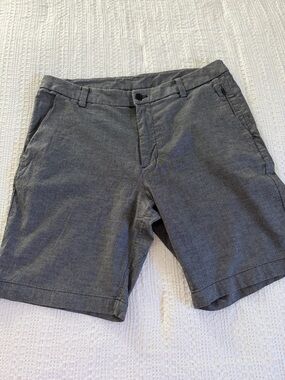 lululemon athletica Men's Charcoal Gray Flat-Front Shorts